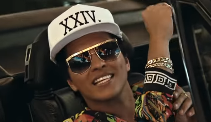 Occhiali indossati da Bruno Mars nel video della canzone 24K Magic