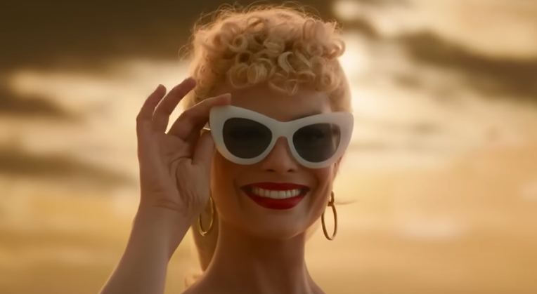 Occhiali di Margot Robbie nel film Barbie