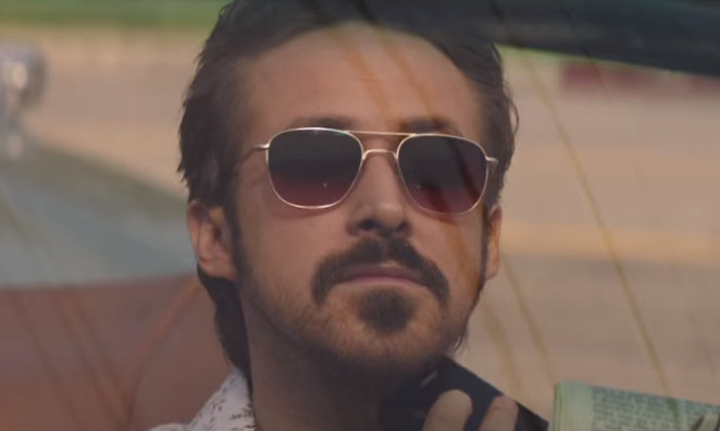 Occhiali di Ryan Gosling nel film The Nice Guys